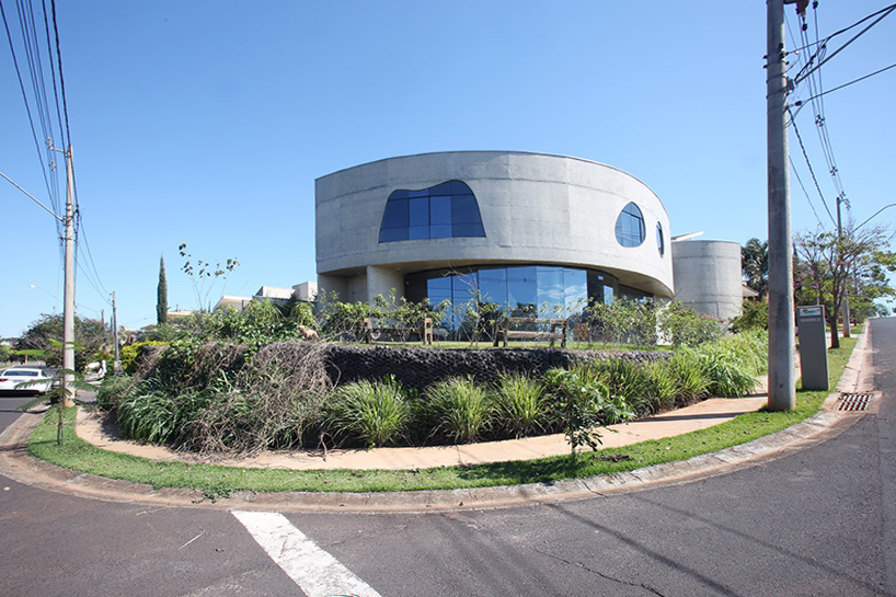 ruy-ohtake-house-roberto-cocenza-sao-jose-do-rio-preto-sao-paulo-brazil-designboom-02