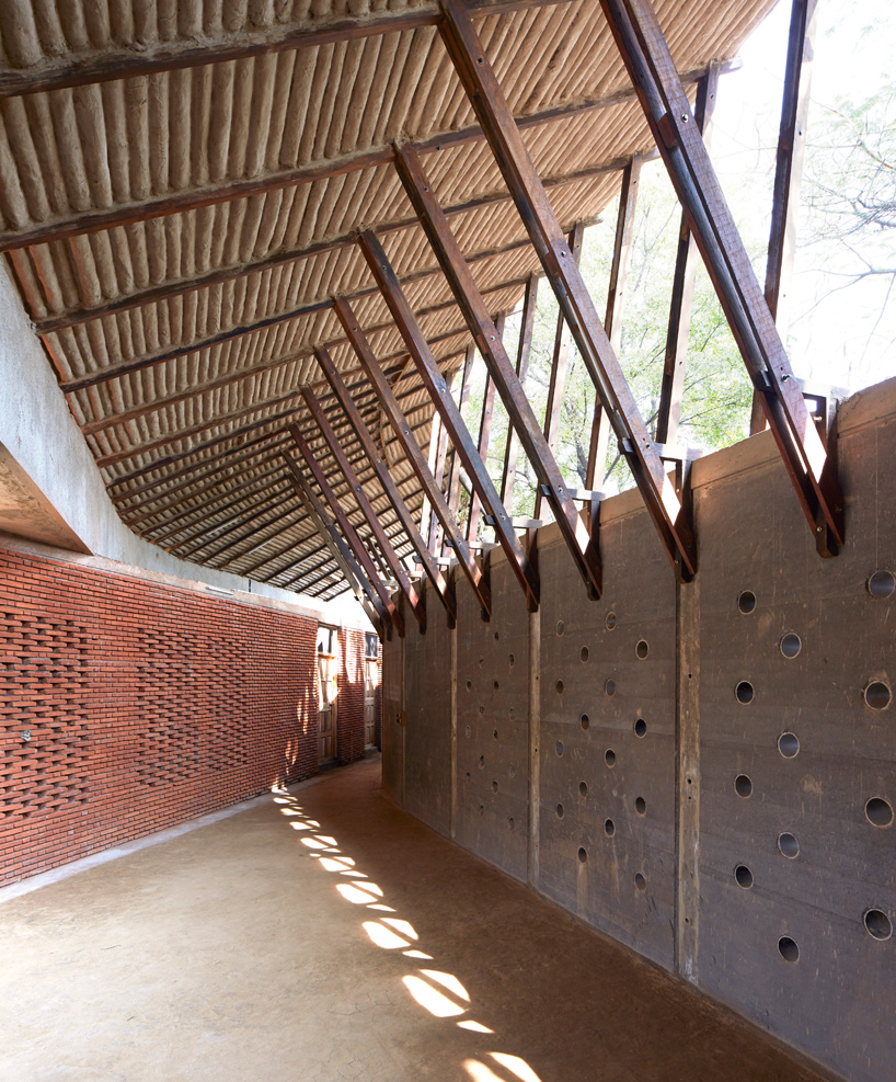 sameep-padora-and-assocaites-jetavan-centre-india-designboom-02