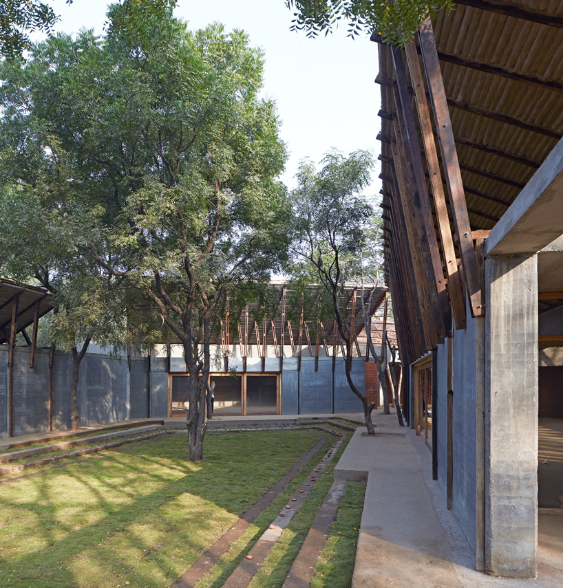 sameep-padora-and-assocaites-jetavan-centre-india-designboom-02
