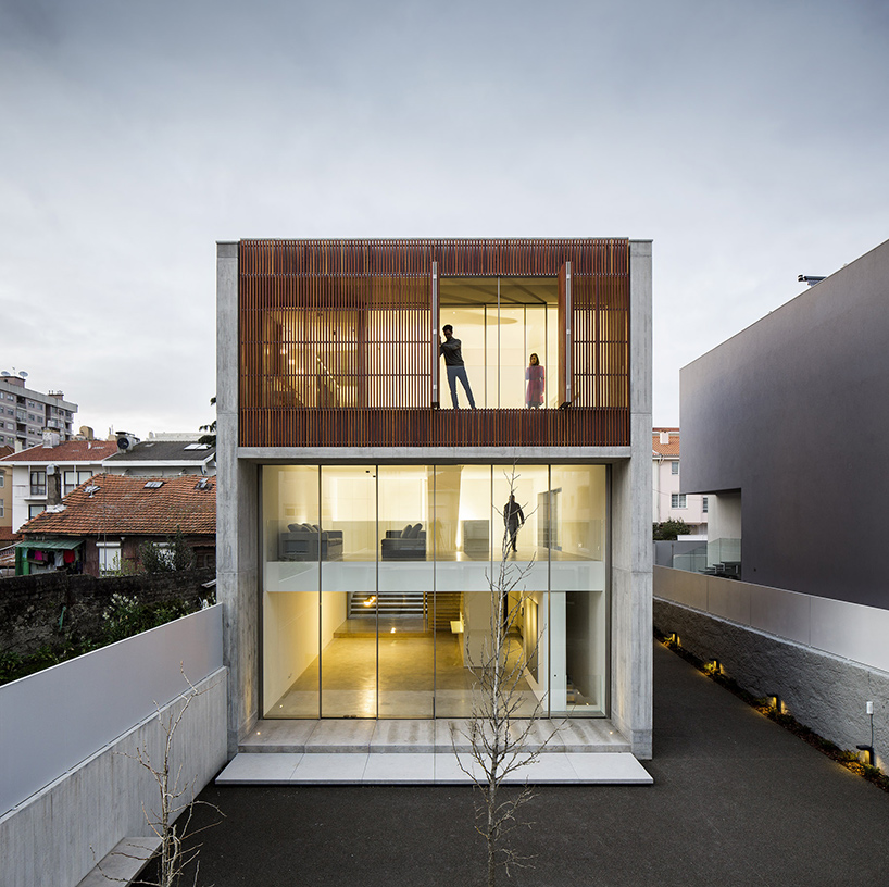 AZO-sequeira-arquitectos-associados-house-in-bonfim-porto-portugal-designboom-02
