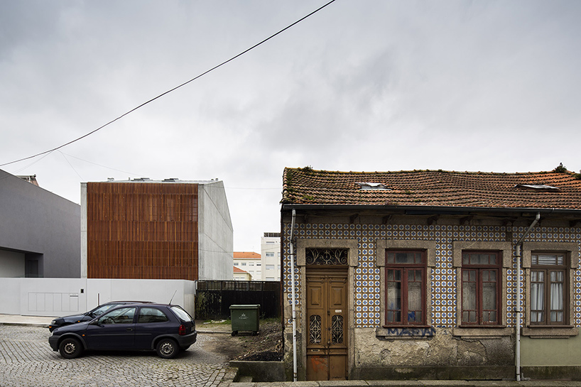 AZO-sequeira-arquitectos-associados-house-in-bonfim-porto-portugal-designboom-02