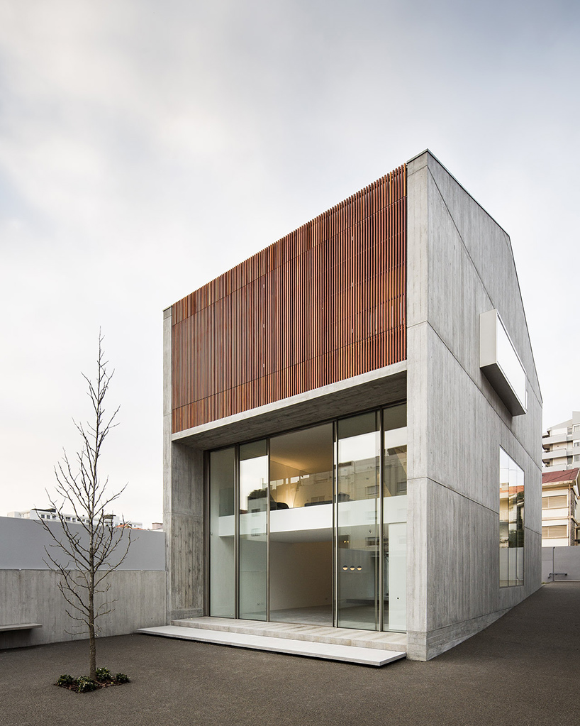 AZO-sequeira-arquitectos-associados-house-in-bonfim-porto-portugal-designboom-02