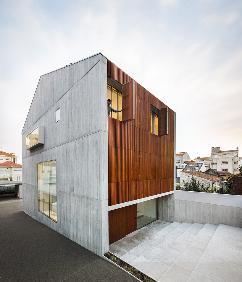AZO-sequeira-arquitectos-associados-house-in-bonfim-porto-portugal-designboom-02