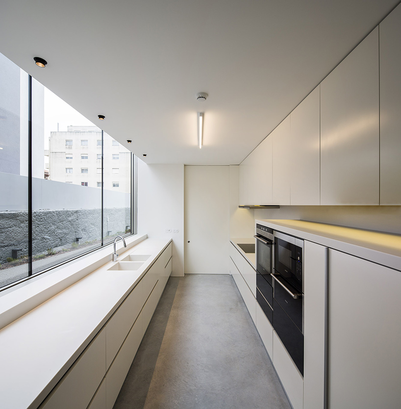AZO-sequeira-arquitectos-associados-house-in-bonfim-porto-portugal-designboom-02