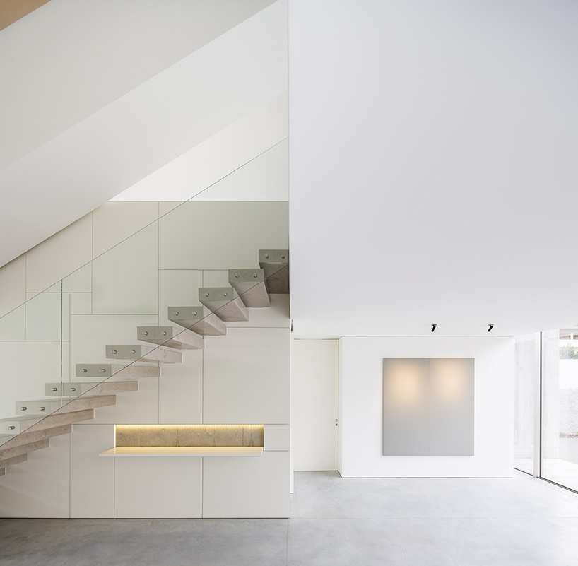 AZO-sequeira-arquitectos-associados-house-in-bonfim-porto-portugal-designboom-02