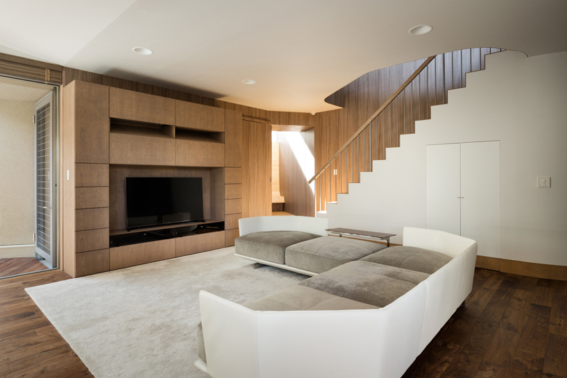 JP-architects-triton-house-osaka-japan-designboom-02