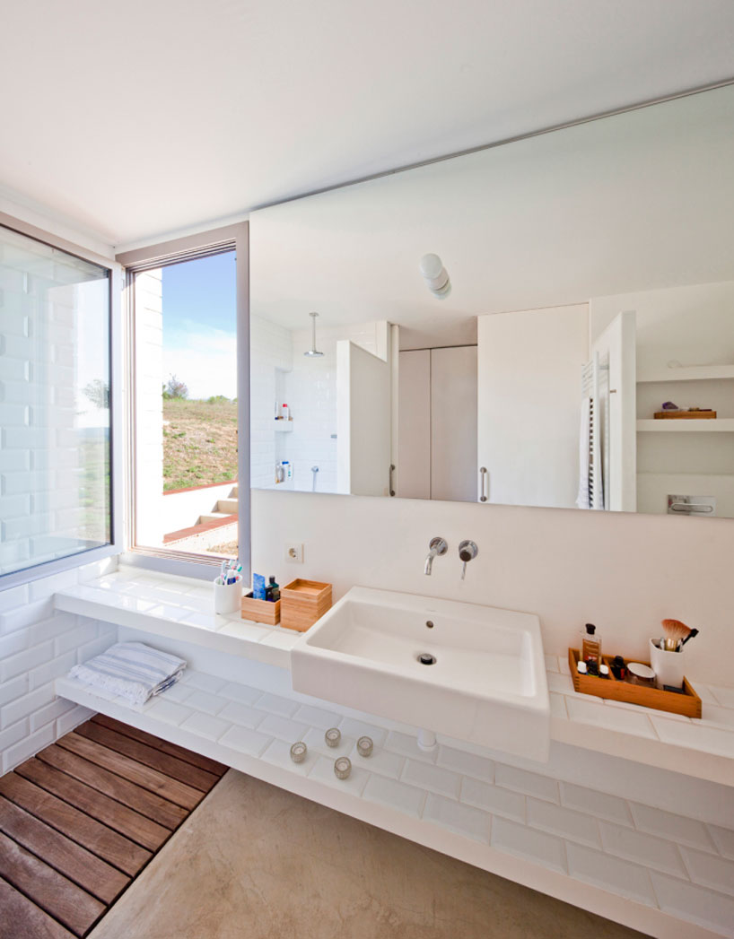 anna-eugenibach-casa-mmmmms-giron-spain-designboom-02