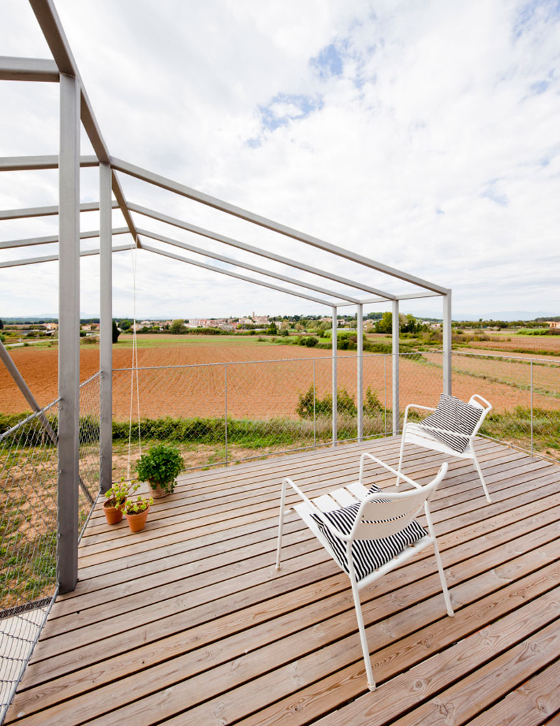 anna-eugenibach-casa-mmmmms-giron-spain-designboom-02