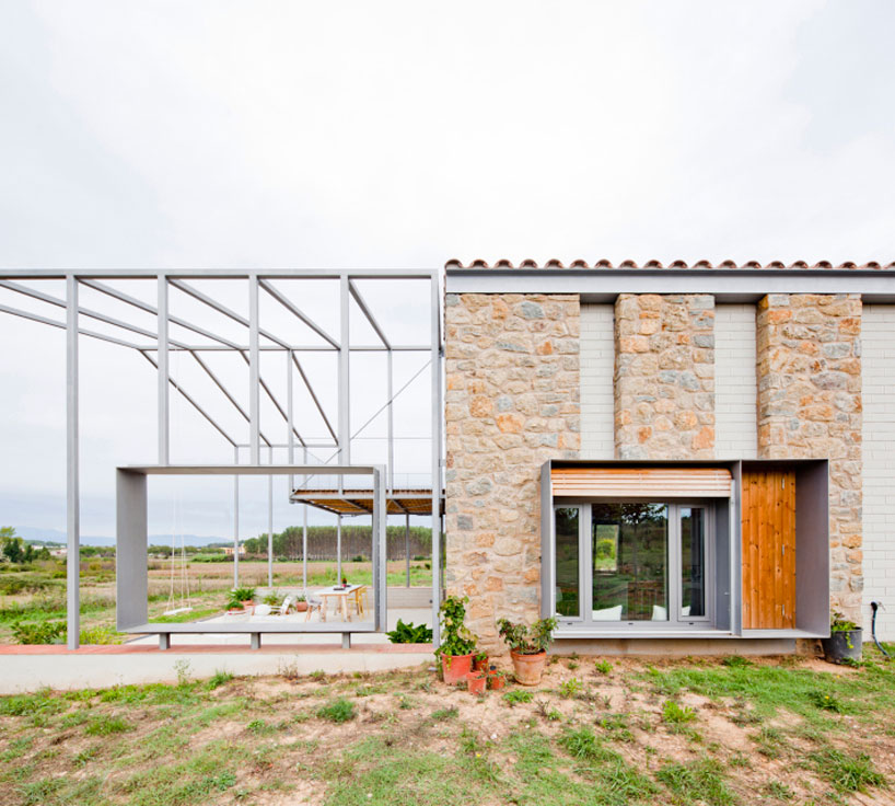 anna-eugenibach-casa-mmmmms-giron-spain-designboom-02