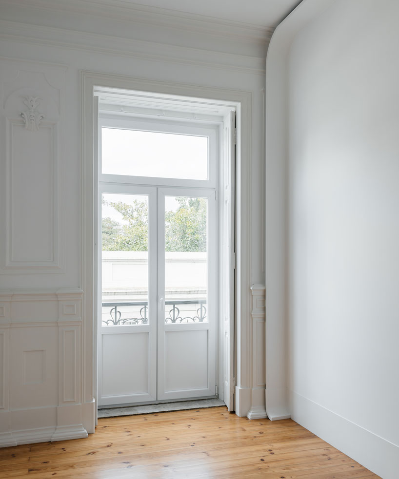 aurora-arquitectos-apartment-in-estrela-lisbon-designboom-02