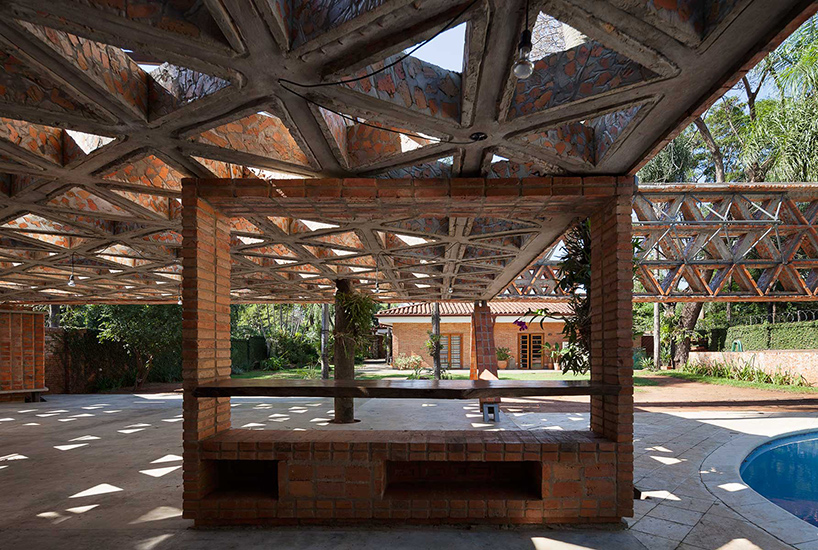gabinete-de-arquitectura-quincho-tia-coral-asuncion-paraguay-designboom-02