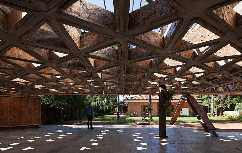 gabinete-de-arquitectura-quincho-tia-coral-asuncion-paraguay-designboom-02