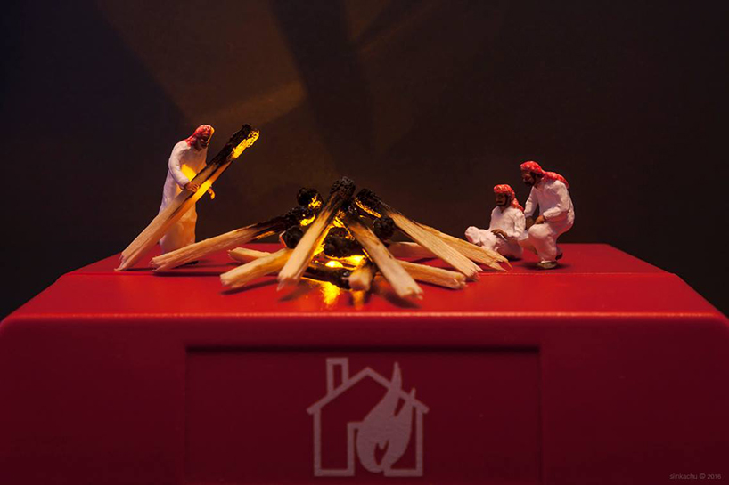 slinkachu-dubai-walls-miniature-street-art-designboom-02