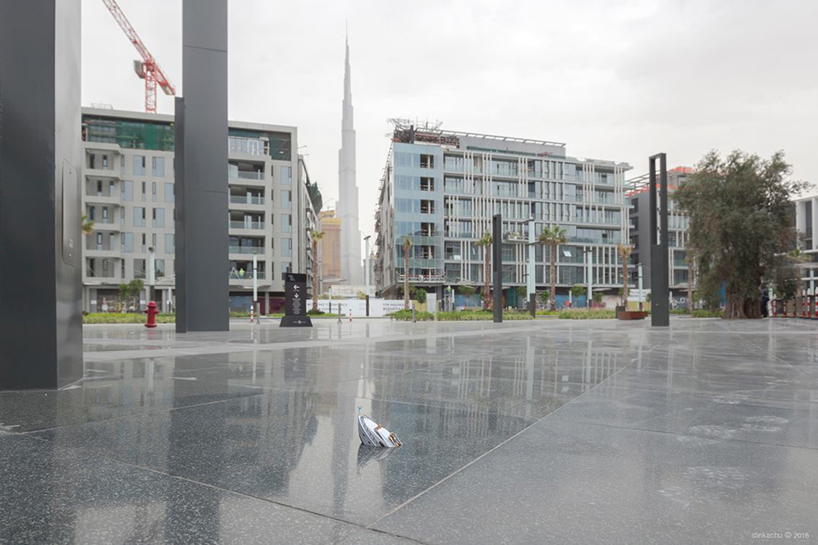 slinkachu-dubai-walls-miniature-street-art-designboom-02