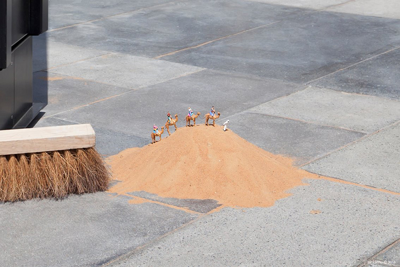 slinkachu-dubai-walls-miniature-street-art-designboom-02
