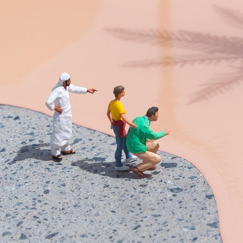 slinkachu-dubai-walls-miniature-street-art-designboom-02