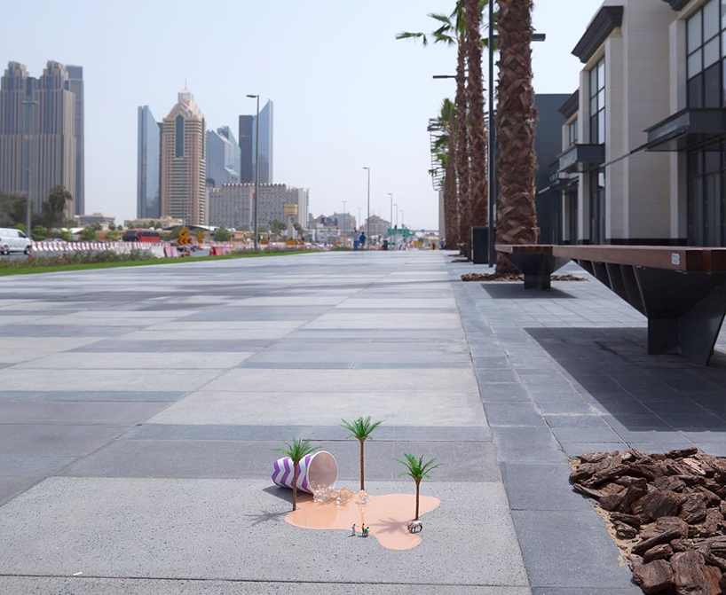 slinkachu-dubai-walls-miniature-street-art-designboom-02