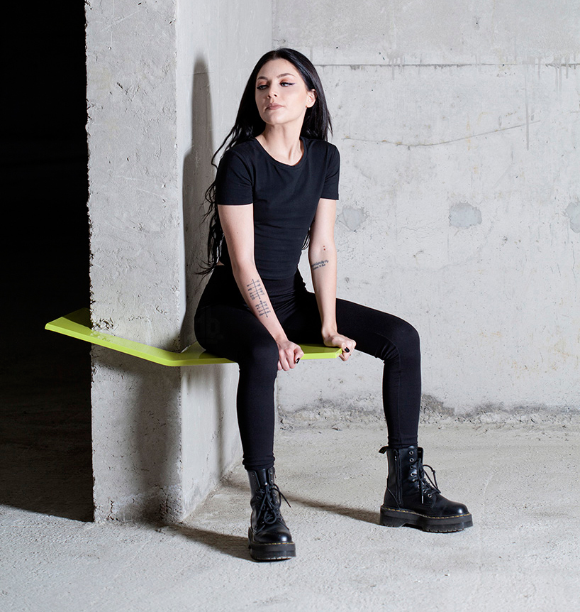 XYZ integrated architecture zero chair