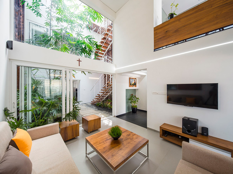 LIJO-RENY-architects-the-breathing-wall-residence-thrissur-kerala-india-designboom-02
