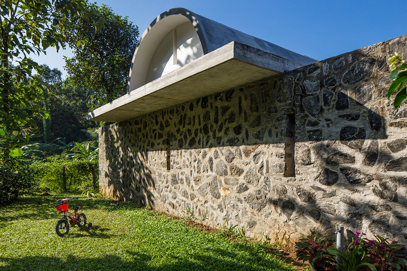 LIJO-RENY-architects-the-walls-and-vaults-house-kerala-india-designboom-02
