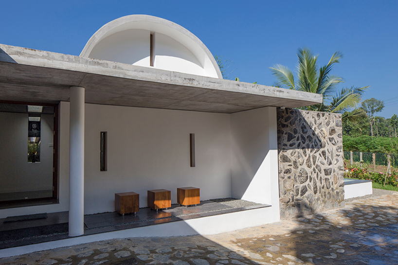 LIJO-RENY-architects-the-walls-and-vaults-house-kerala-india-designboom-02
