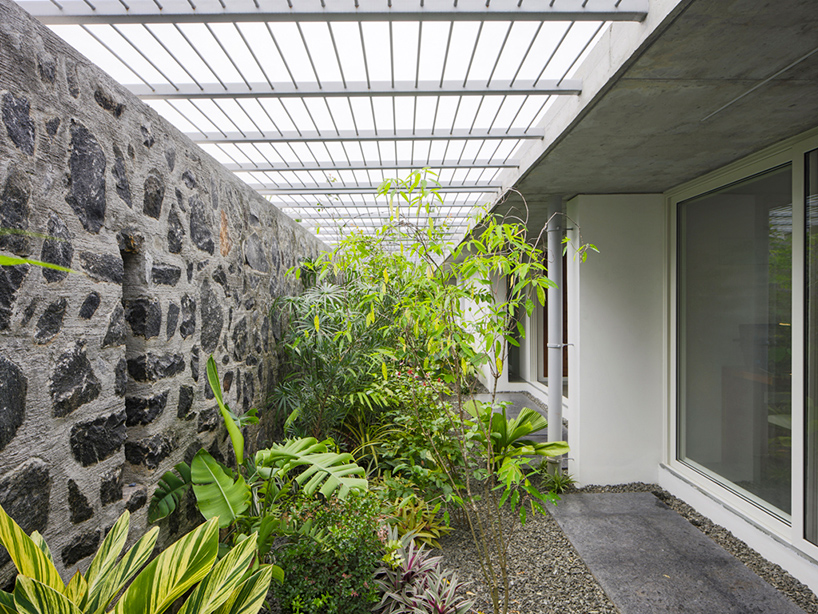 LIJO-RENY-architects-the-walls-and-vaults-house-kerala-india-designboom-02