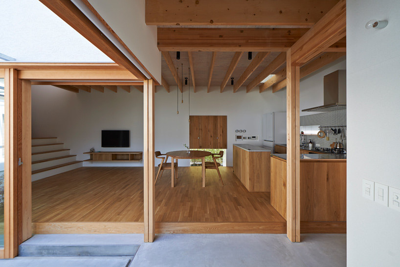 ninkipen!-courtyard-house-osaka-japan-designboom-02