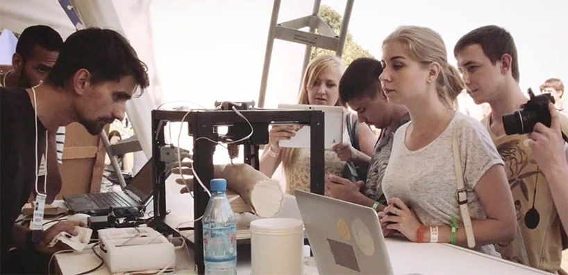 tatoue robot tattoo designboom