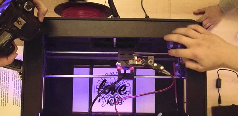 tatoue robot tattoo designboom