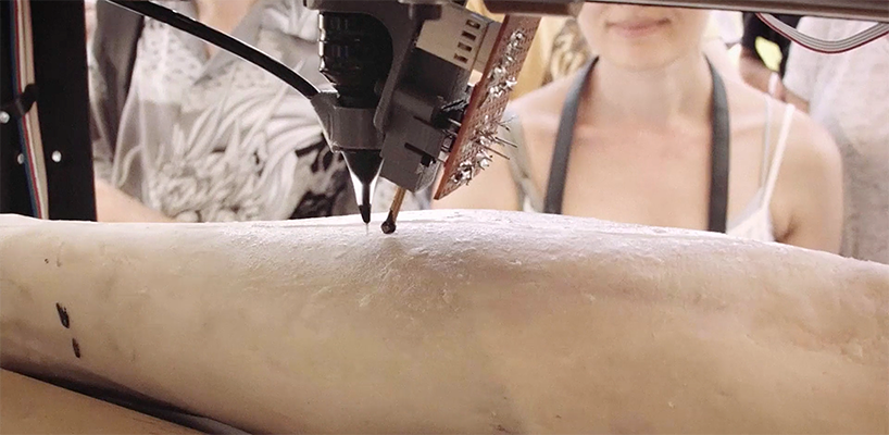 tatoue robot tattoo designboom