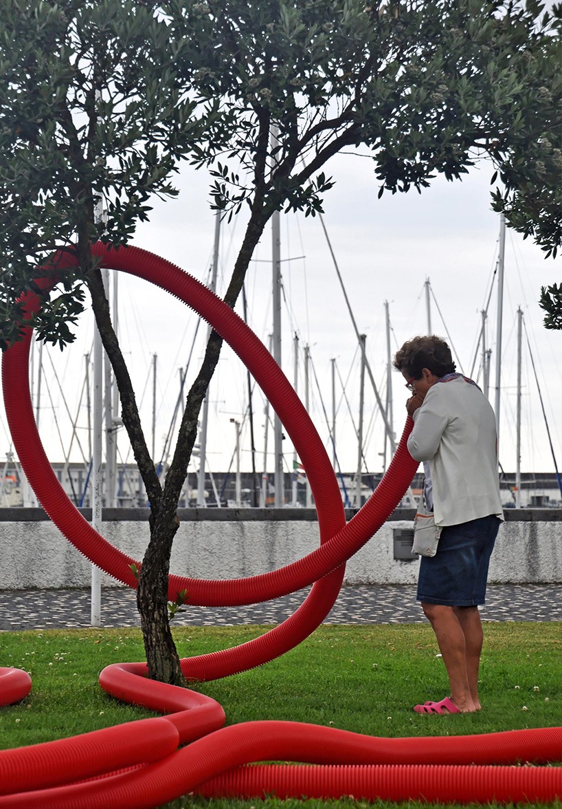 vernie squid installation moradavaga walk&talk sao miguel designboom 09