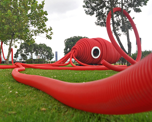 vernie the giant squid installation by moradavaga takes part in walk&talk festival in são miguel