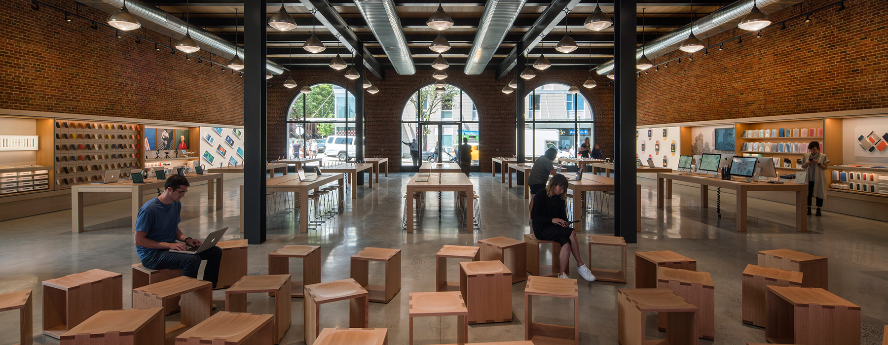 apple opens its first brooklyn store
