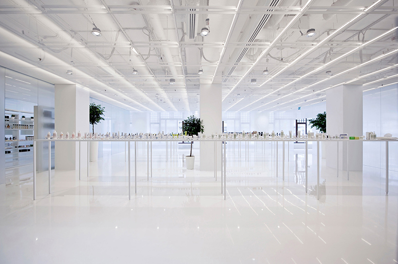 cheungvogl-au-pont-rouge-multi-space-saint-petersburg-russia-designboom-01