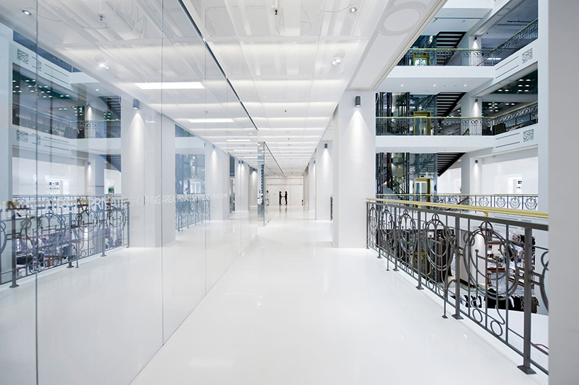 cheungvogl-au-pont-rouge-multi-space-saint-petersburg-russia-designboom-02