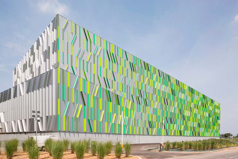 cino-zucchi-architetti-fili-derba-pedrali-new-automated-warehouse-bergamo-italy-designboom-02