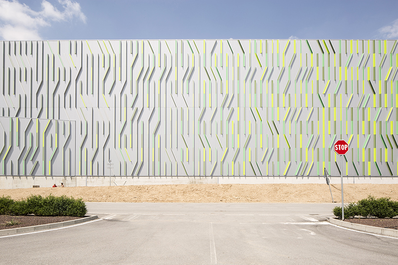 cino-zucchi-architetti-fili-derba-pedrali-new-automated-warehouse-bergamo-italy-designboom-02