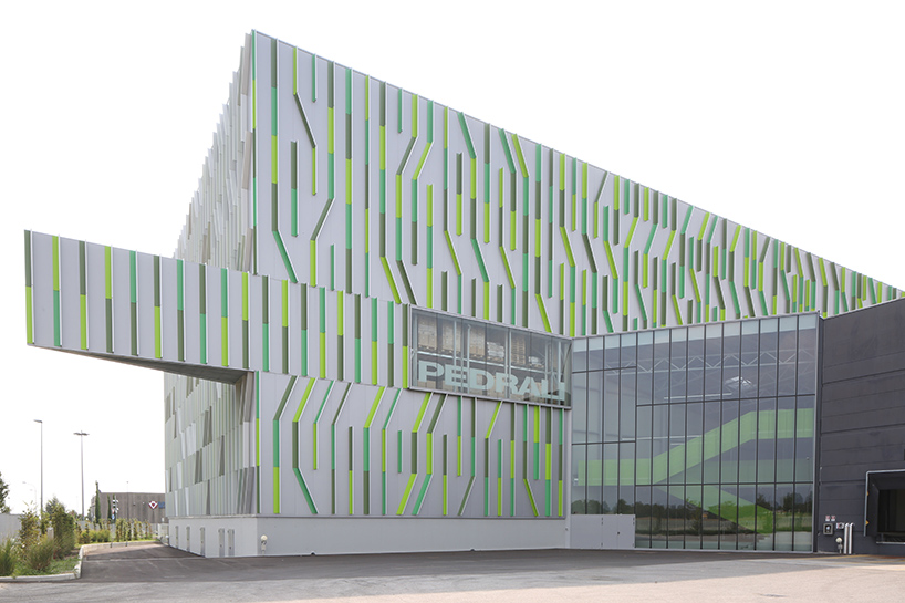 cino-zucchi-architetti-fili-derba-pedrali-new-automated-warehouse-bergamo-italy-designboom-02