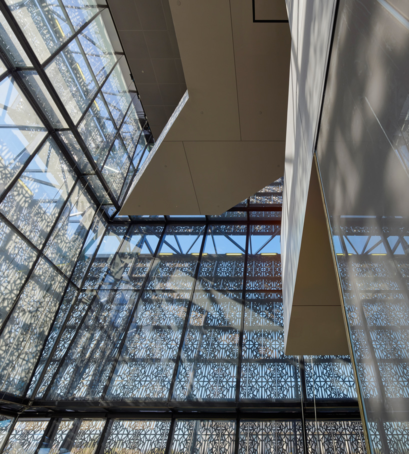 david-adjaye-smithsonian-nation-museum-washington-dc-opens-designboom-03