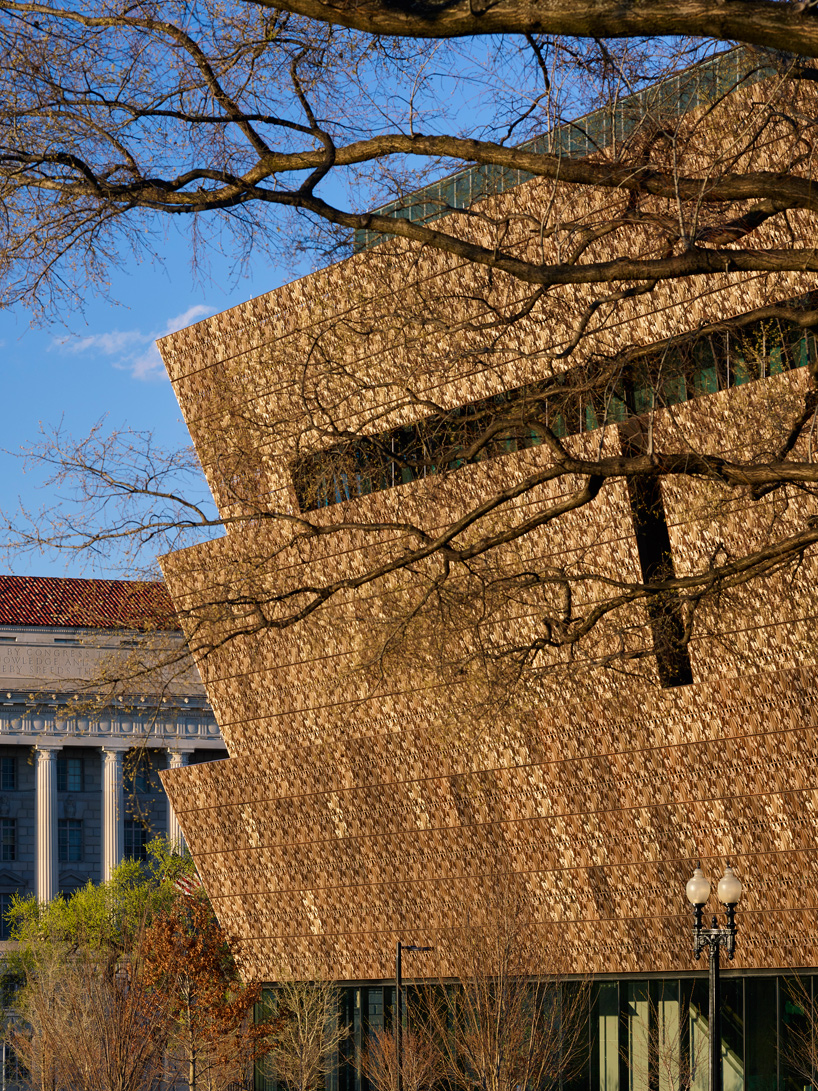 david-adjaye-smithsonian-nation-museum-washington-dc-opens-designboom-03