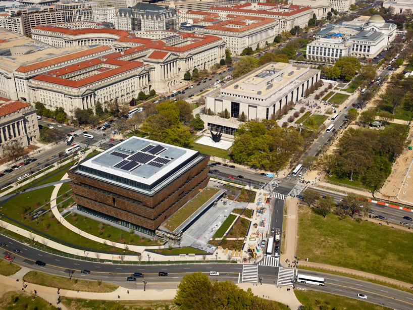 david-adjaye-smithsonian-nation-museum-washington-dc-opens-designboom-03