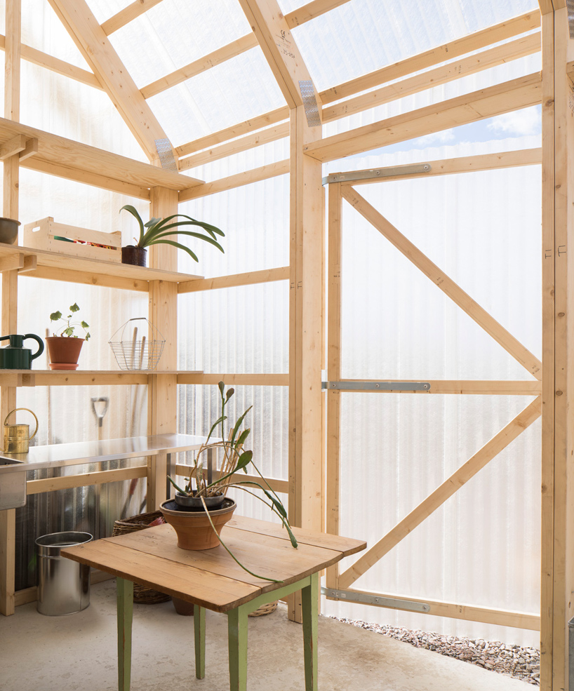 forstberg-ling-house-for-mother-sweden-designboom-04