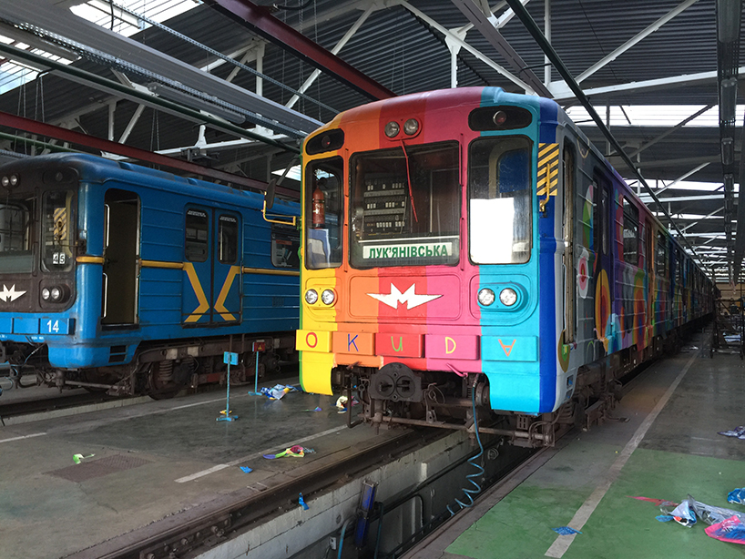 okuda-san-miguel-train-mural-kiev-ukraine-designboom-02