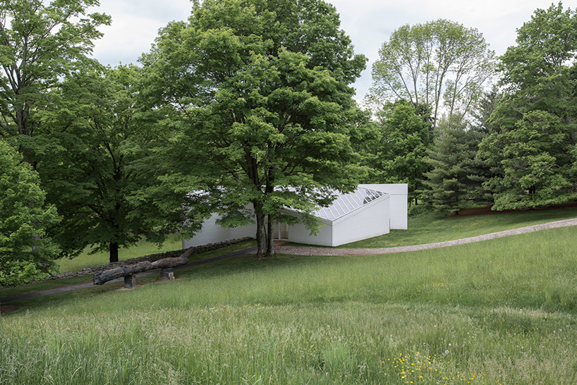philip-johnson-glass-house-sculpture-gallery-renovation-designboom-02