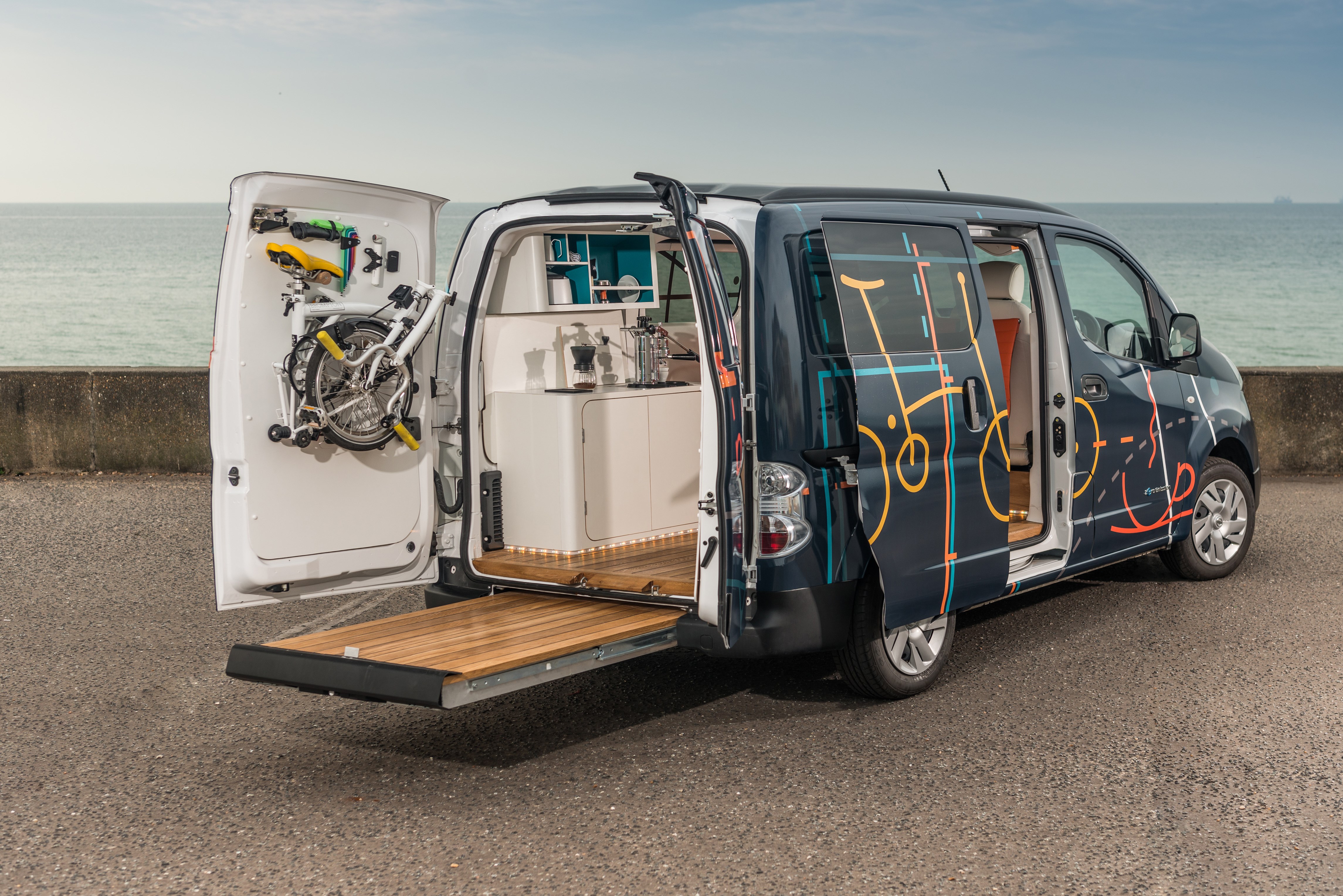 nissan eNV200 WORKSPACe world's first electric mobile office