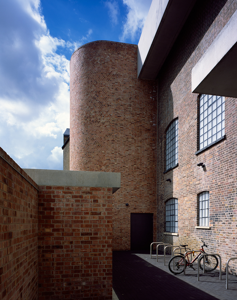 riba-stirling-prize-2016-newport-street-gallery-by-caruso-st-john-architects-wins-designboom-q2