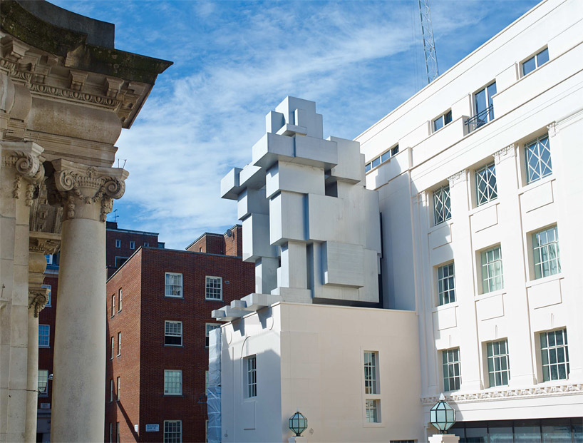 antony-gormley-creates-inhabitable-sculpture-at-beaumont-hotel-in-london-designboom-01