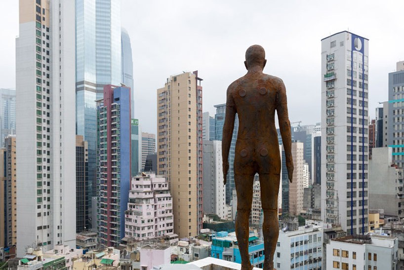 antony-gormley-hong-kong-2-818x547