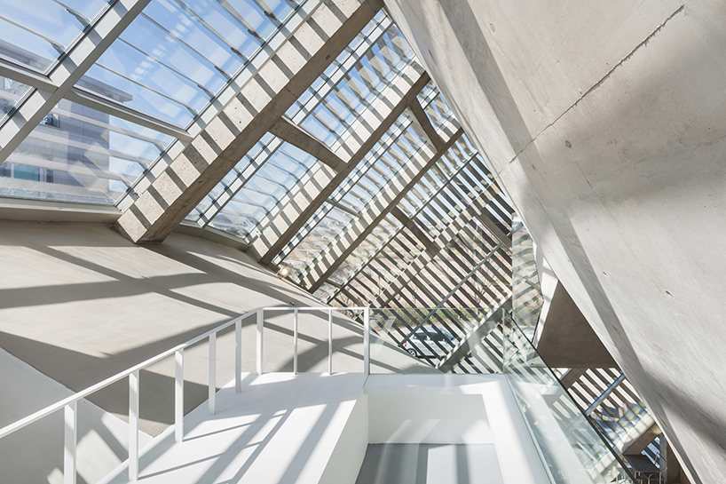 architecture of novel differentiation completes 'louverwall'