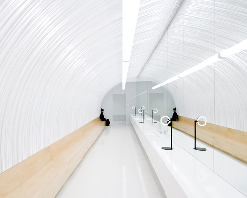 cheungvogl adds selfie room to saint petersburg's au pont rouge department store